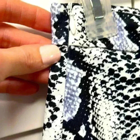 SHEIN Snakeskin Pull On Stretch Mini Skirt Size 5 - Picture 4 of 5